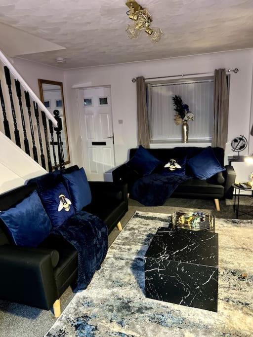 Beautiful House Off-Road Free Parking Villa Farnworth ภายนอก รูปภาพ